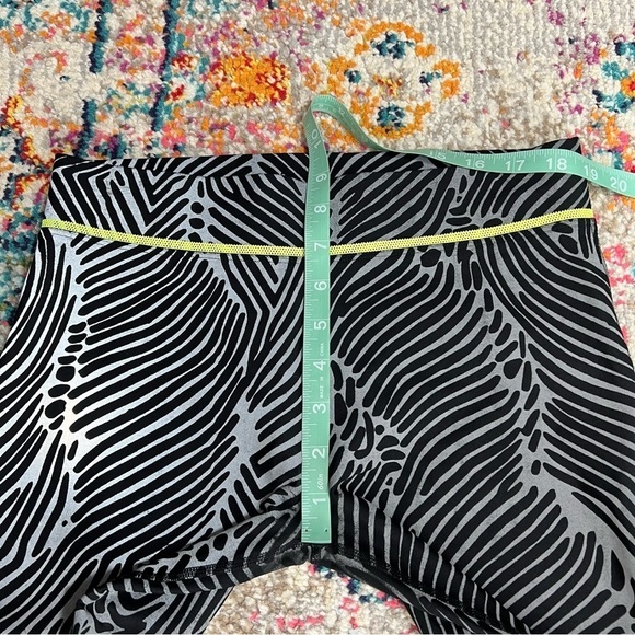 Lorna Jane Reflective Active Leggings Size Small - Picture 14 of 15